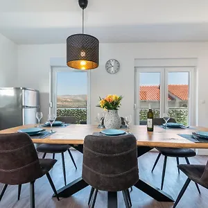 https://delux-apartment-eva.splithotels.org